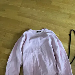Superfint passform på denna rosa sweatshirt i strl S