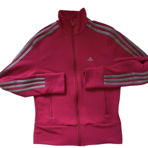 Adidas kofta - Najss adidas kofta! Älskad, råkat spilla målarfärg (bild 3)  💋💋🕷️🎱