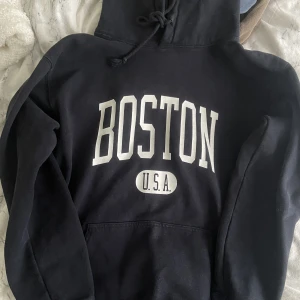 Hoddie - En super fin hoodie ifrån brandy mellville! Kom privat för fler bilder