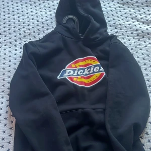Hoddie - Hoddie jag knappt använt. Superbekväm men passa inte min stil 