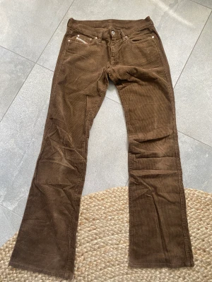 Manchesterbyxor  - Bruna manchesterbyxor från Diesel 
