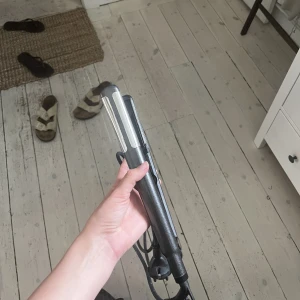 Plattång OBH nordica - Plattång från OBH Nordica, funkar till att både platta och locka!  ”OBH Nordica Björn Axén Tools Straight & Curl”