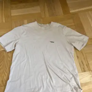 En fin beige t shirt, har bara andhämtning ett par gånger, från H&M! Jätte skön