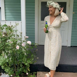 Paris dress från adoore  - Paris dress lemon från adoore! En perfekt sommarklänning 🥰 storlek 38. I nyskick! 