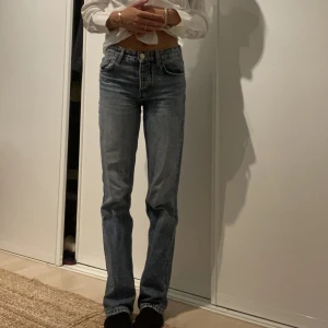 Jeans - Jeans ifrån zara som endast är använda någon enstaka gång, därav i ett superskick🙌⭐️
