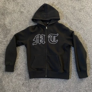 Tuttolente hoodie - Tuttolente hoodie i storlek L men den sitter lite tight mer som en M. Väldigt bra skick, Köpare står för frakt.