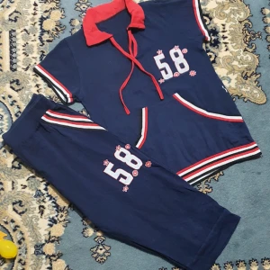 Pyjamas  - Pyjama av två delar, i fint skick, storlek passar s, m.