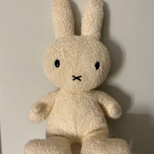 Miffy gosedjur  - Stort miffy gosedjur. Mått på bild 3. Använd köp nu, garanterad snabb postning 