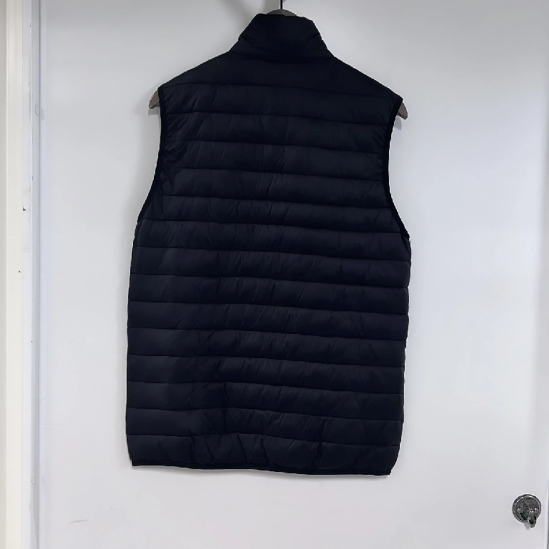 Svart/marinblå väst - 91