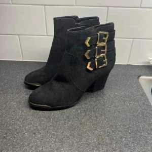 Klackskor  - Eleganta skor, enbart provade. Stl.38