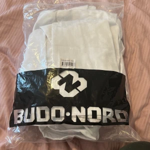 Helt nya taekwondo kläder - Hela sättet i storlek 160 har aldrig använts sen jag köpte de eftersom min son slutade vara intresserad i sporter. Köpte den för 700.