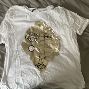 Trendig zara tröja - Säljer då den inte kommer till användning 