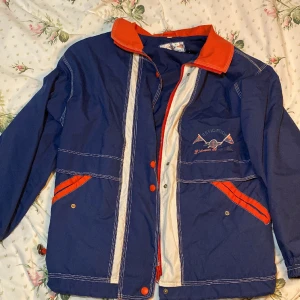 retro jacka - cool oversized retro jacka pefekt till våren, köpt second hand i mycket fint skick. 