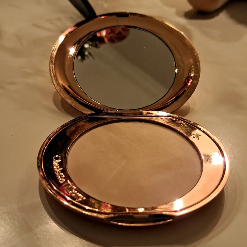 charlotte tilbury airbrush flawless finish complexion perfecting micro powder. Övrigt.