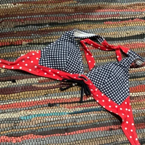 Bikiniöverdel - Bikiniöverdel strl 34. Använd men i fint skick. 