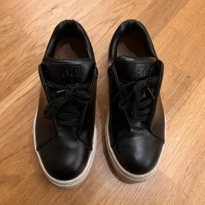 Eytys sneakers - Sneakers från Eytys. Strl: 39, använda men i fint skick 