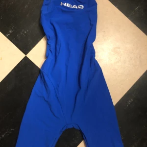 Head tävlingsbaddräkt  - Helt oanvänd för jag hade råkat köpa fel storlek. 