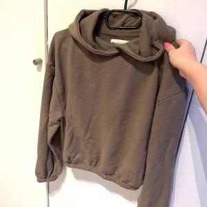 Snygg brun hoodie från Pull&Bear storlek S, som ny