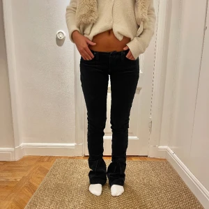 Manchester byxor  - Säljer dessa marinblåa Manchester byxor så snygga🥰