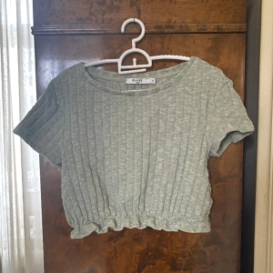 Mintgrön tröja - Ljusgrön stickad magtröja, aldrig använd