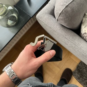 Ferragamo Skärp - Säljer detta feta Ferragamo bälte i superbra skick. Nypris 6000kr, vårt pris 1999kr. Dustbags finns. Meddela oss gärna vid frågor & funderingar! 🙌