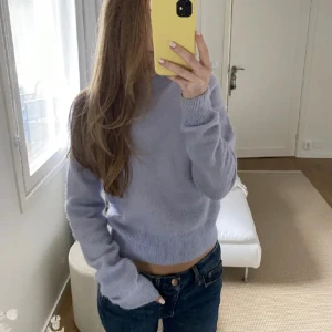 Stickad tröja från &other stories - Så fin passform och varmt material perfekt till vintern❤️