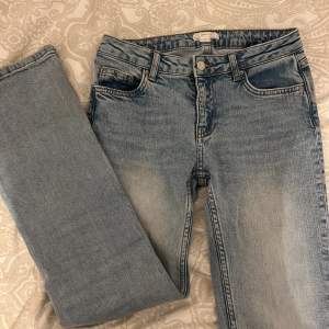 Ljusblåa lågmidjade bootcut jeans 🩵