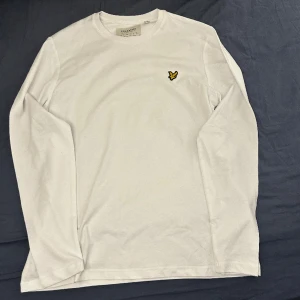 Lyle&scott långärmad tröja  - Här säljer jag min sjukt sköna, Lyle&scott långärmad tröja för ett bra pris. Bra passform. Aldrig använd säljes pga storlek Ord.pris 499kr, nypris 350kr Pris diskuteras i dm 