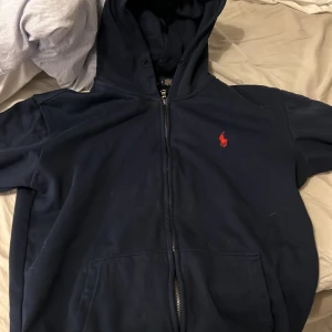 Ralph lauren zip hoodie - Ny inprinsip passar M