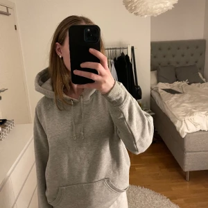 Bikbok Huvtröja  - Säljer denna mysiga Huvtröja från bikbok❤️