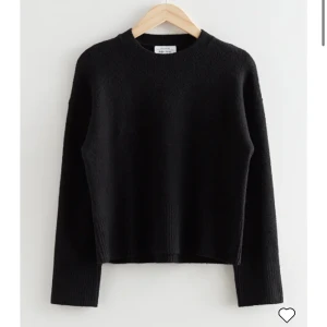 & Other stories tröja - Säljer min stickade & other stories tröja då den inte används längre, storlek xs 💕