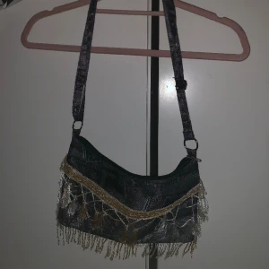 Väska - Väska från Tyskland som är aldrig använd 😋ett fack, inga fickor 