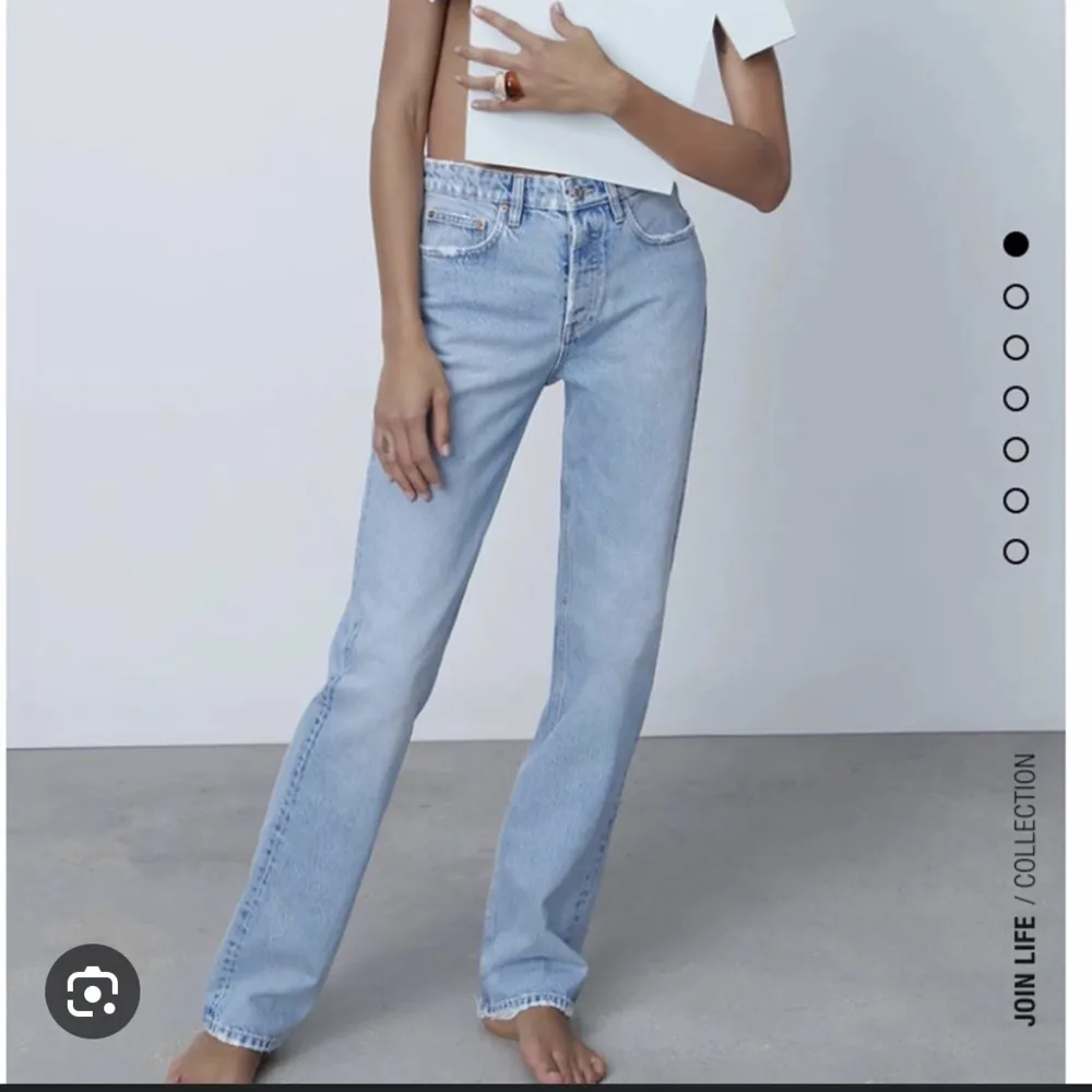 Slutsålda jeans ifrån zara, jättefint skick💗. Jeans & Byxor.