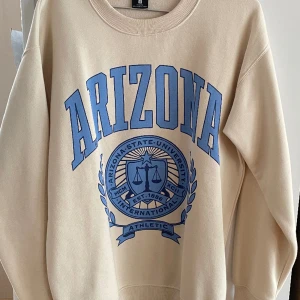 Arizona sweatshirt  - Säljer denna då den inte kommer till användning   Storlek S