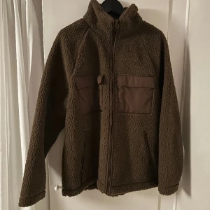 Brun teddyjacka från h&m - Storlek M