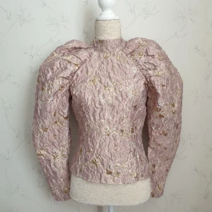 Jaquard vävd blus - Fler bilder och beskrivning kommer upp inom kort