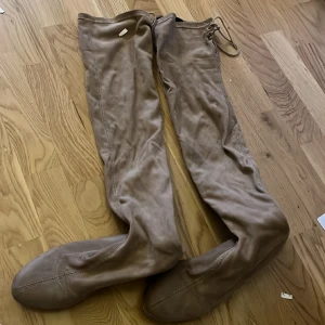 Knähöga stövlar  - Knähöga stövlar Storlek 37. Fint skick 