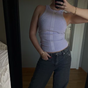 Topp från H&M - Perfekta finstickade toppen från H&M ✨🤩linnet är använt endast nån gång och har inga defekter✨💋storlek XS 