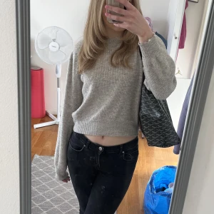 Stickad tröja - Jättefin stickad tröja som passar perfekt nu till hösten 💗