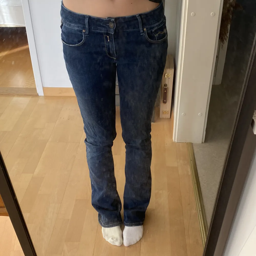 Säljer mina super sköna och snygga jeans💞💞 Jag är 165 och när oftast storlek 36 i byxor!!. Jeans & Byxor.