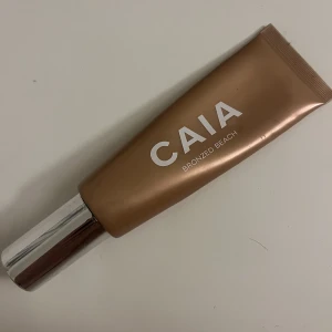 Caia liquid highlighter  - Använd enstaka gånger, superfin färg! Kommer bara inte till användning. 