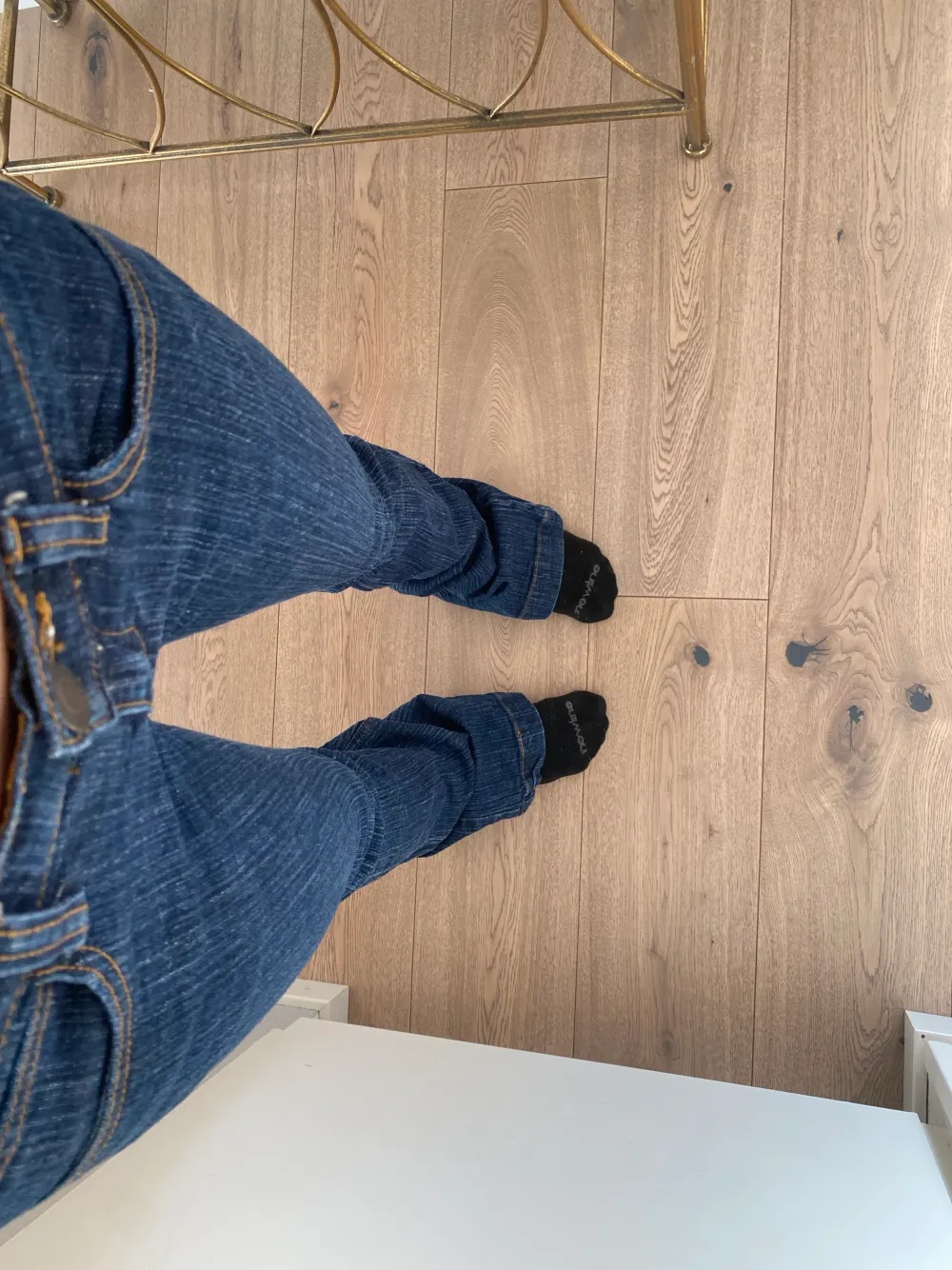Low rise jeans from Brandy Melville. They are dark blue. On the second picture you can see the mark they have, at the end of the jeans. I’m 162cm so they were a bit too long for me.  The jeans are one size, I’m size 36/38 (S/M) and they fit me perfectly.. Jeans & Byxor.