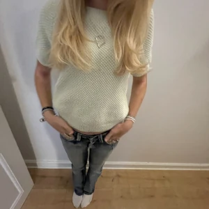 Stickad t shirt - Jättefin stickad t shirt💚så söt färg!!