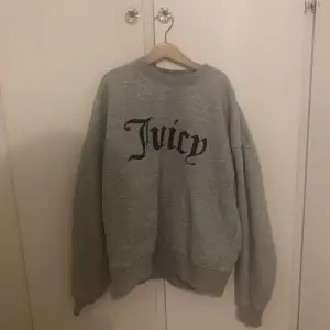 Säljer denna jätte fina juicy tröjan då den inte längre kommer till användning!❤️ 