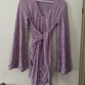 Glitterklänning  - Så fin klänning från Zara använd en gång