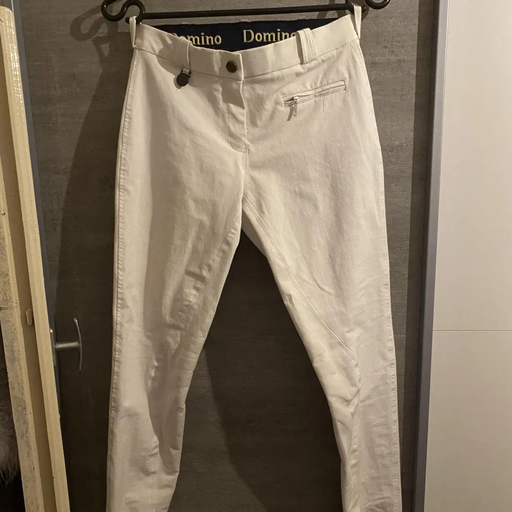 Helt nya tävlings ridbyxor i storlek xs/s  Inga defekter. Jeans & Byxor.