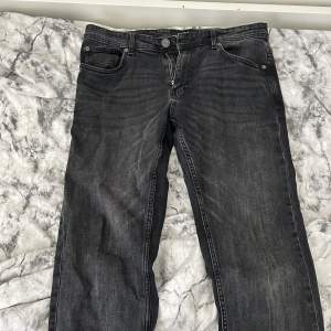 Mörkgråa jeans! Storlek 32/30