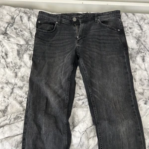 Mörkgråa jeans - Mörkgråa jeans! Storlek 32/30