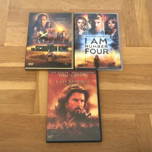 Filmer  - 3 stycken filmer. Den siste samurajen, I al nummer four och the Scorpion king. 
