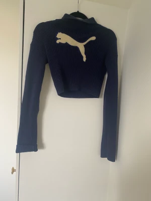 Polotröja  - Så extremt snygg, cool och skön! Sen har en skråma under kragen men inget som syns vid andvändning💕